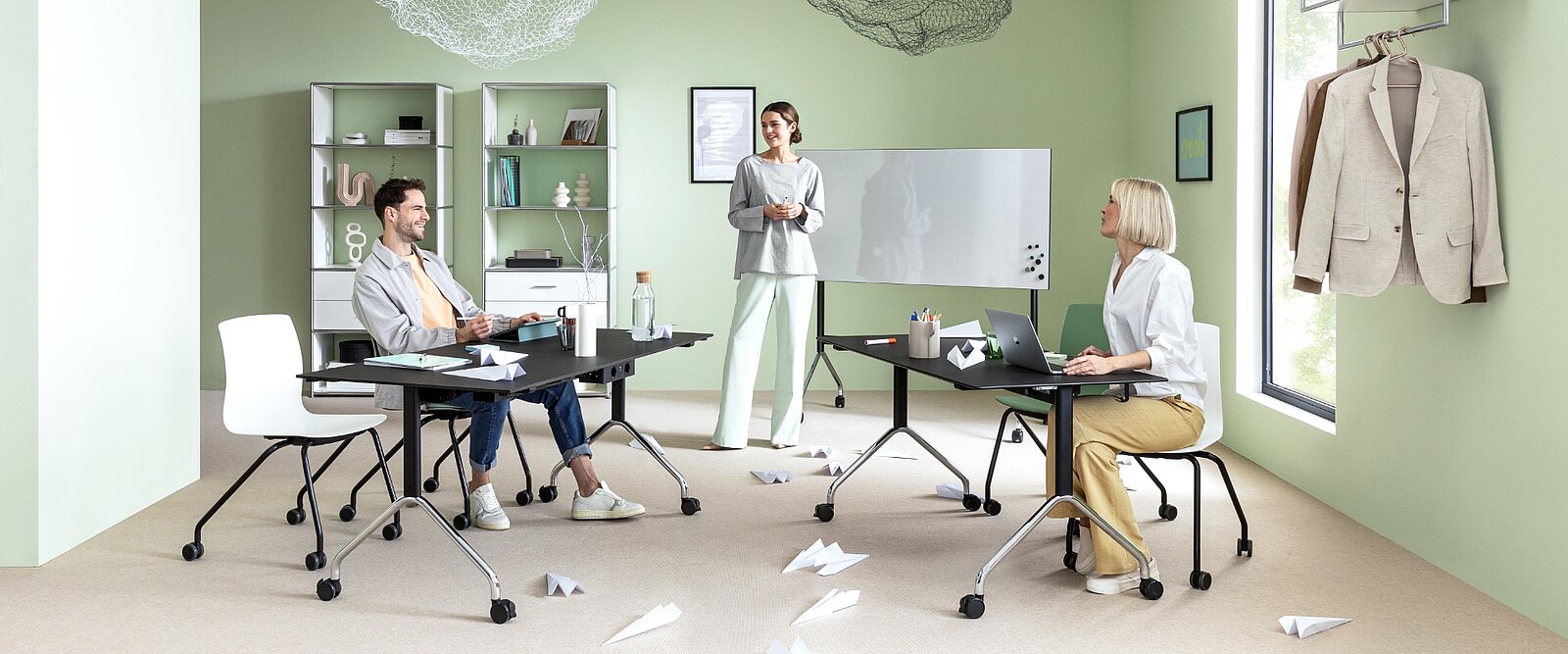 Du fait de leur facilité d’encastrabilité, les sièges et les tables de Fiore nesting sont à chaque instant parfaits pour garnir les salles de réunion, d’atelier et de séminaire.